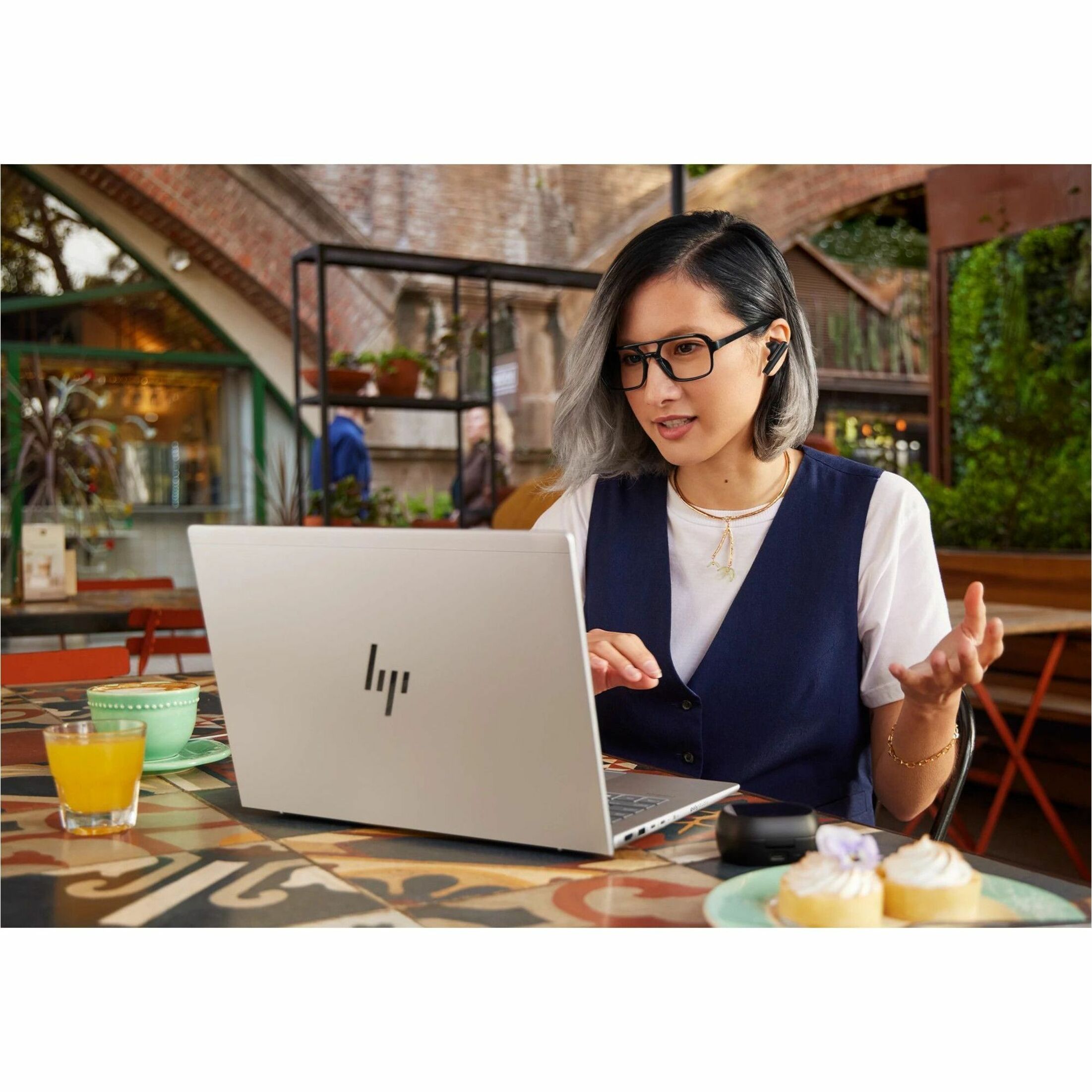 HP EliteBook 6 G1q 14" Notebook - 5G - Qualcomm Snapdragon X Plus X1P-42-100 - 32 GB - 512 GB SSD - Qualcomm Chip - LTE - Qualcomm Adreno - Front Camera/Webcam — life style