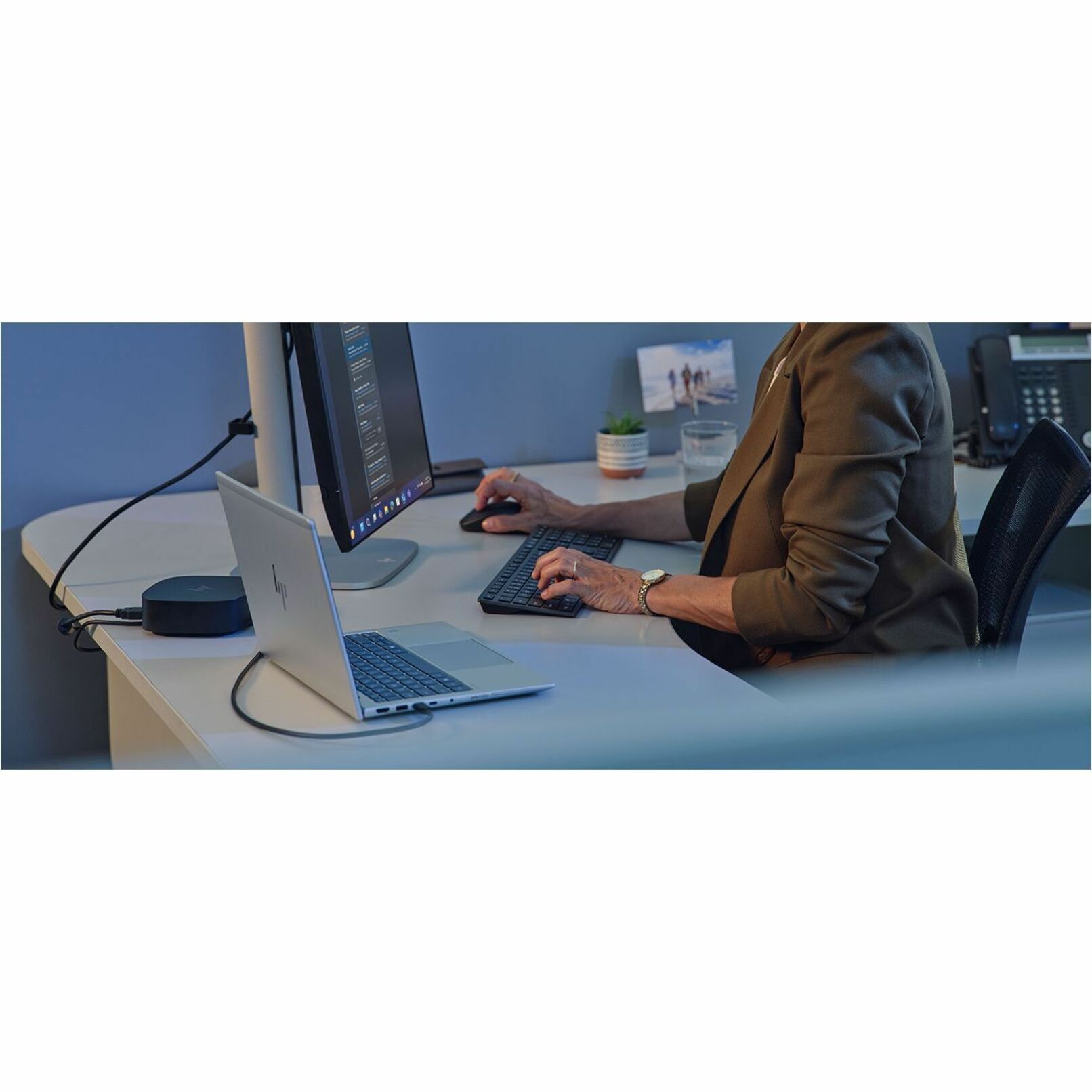 HP EliteBook 6 G1a 14" Copilot+ PC Notebook - AMD Ryzen AI 5 PRO Ryzen AI PRO 300 Series 340 - 32 GB - 512 GB SSD - AMD Chip - AMD — alternate image12