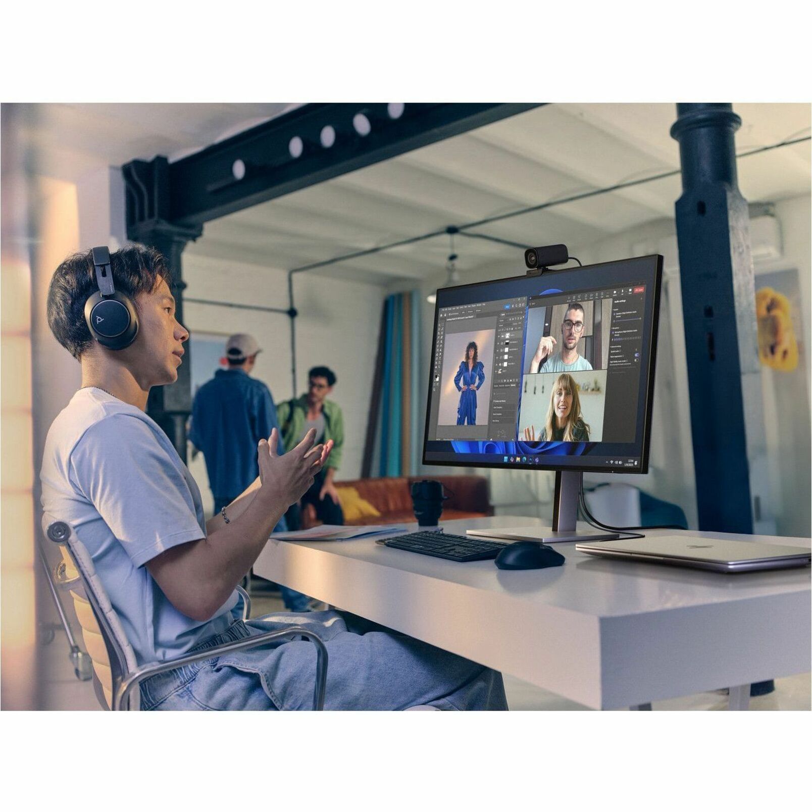 HP 732xk 32" Class 4K UHD LED Monitor - 16:9 - Black, Silver - 31.5" Viewable - In-plane Switching (IPS) Black Technology - Edge LED Backlight - 3840 x 2160 - 450 Nit - 5 ms - 120 Hz Refresh Rate - Swivel, Height, Tilt - USB Type-C - HDMI - DisplayPort - VESA Mount Compatible - USB Hub, KVM Switch — alternate image4