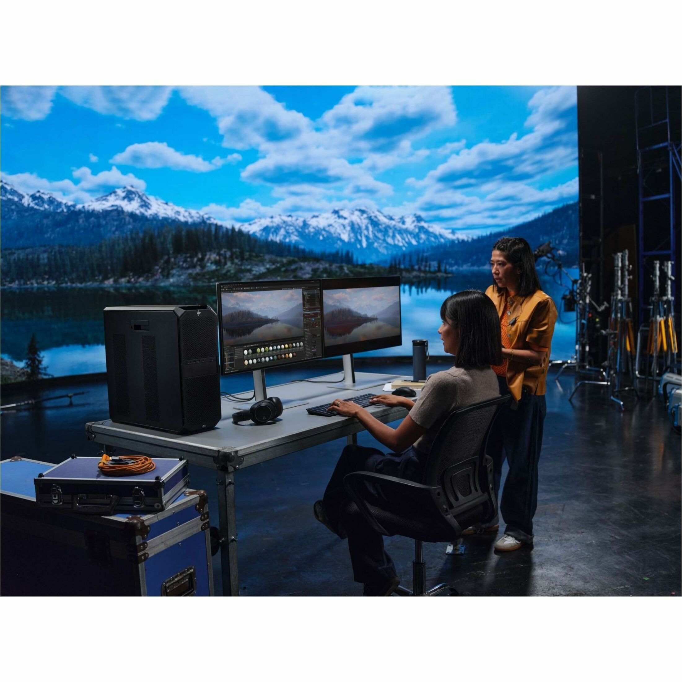 HP Z6 G5 A Workstation - 1 x AMD Ryzen Threadripper PRO 9995WX - 512 GB - Tower - Black - AMD PRO 695 Chip - Serial ATA/600, NVMe Controller - 0, 1, 5, 10 RAID Levels - Gigabit Ethernet — alternate image4