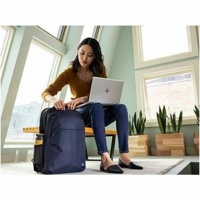 HP EliteBook 8 G2i 16" Copilot+ PC Notebook - Intel Core Ultra 7 Series 3 355 - 32 GB - 512 GB SSD - Intel Chip - Intel — life style