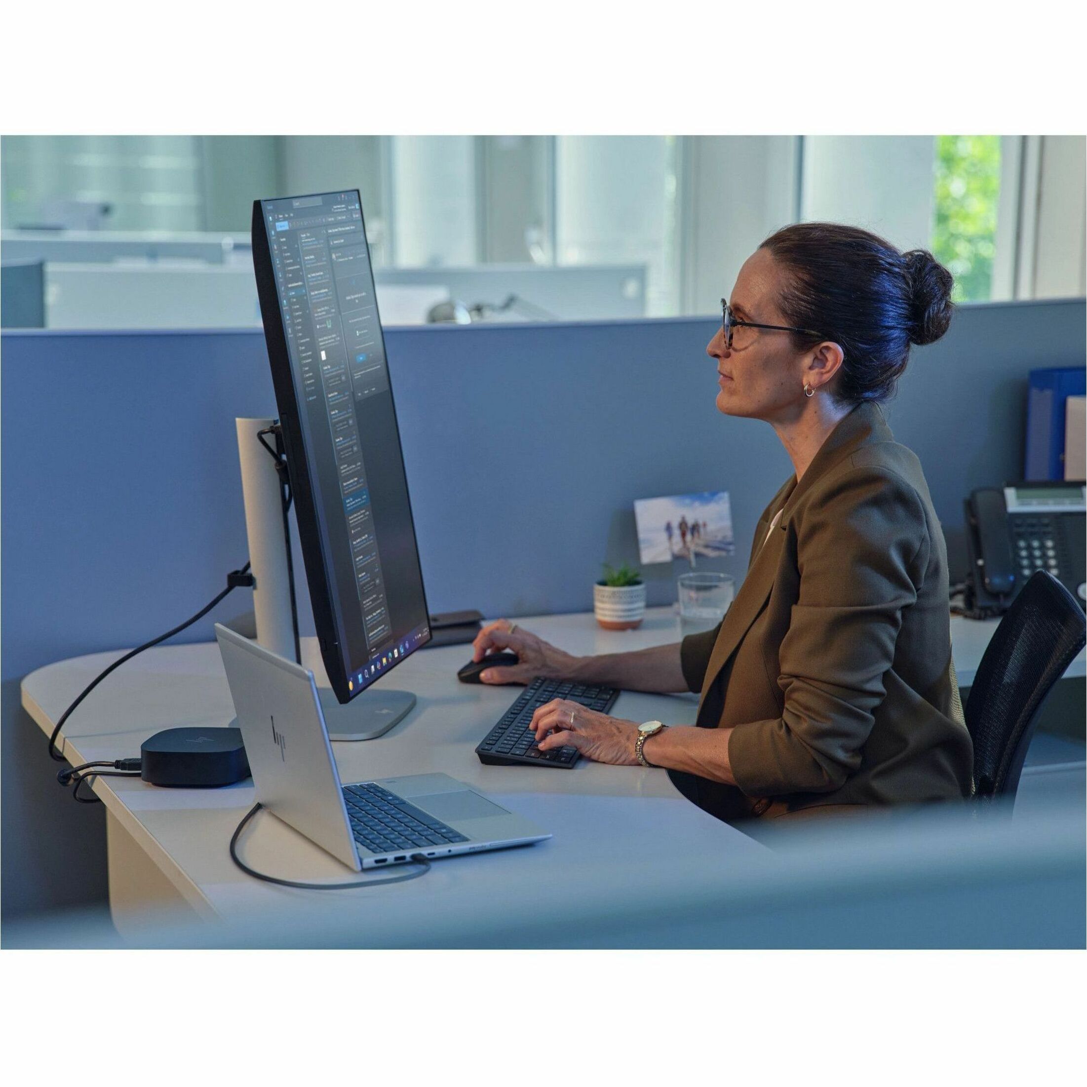 HP EliteBook 6 G1a 14" Notebook - AMD Ryzen 7 PRO Ryzen PRO 200 Series 250 - 16 GB - 512 GB SSD - AMD Chip - AMD — alternate image10