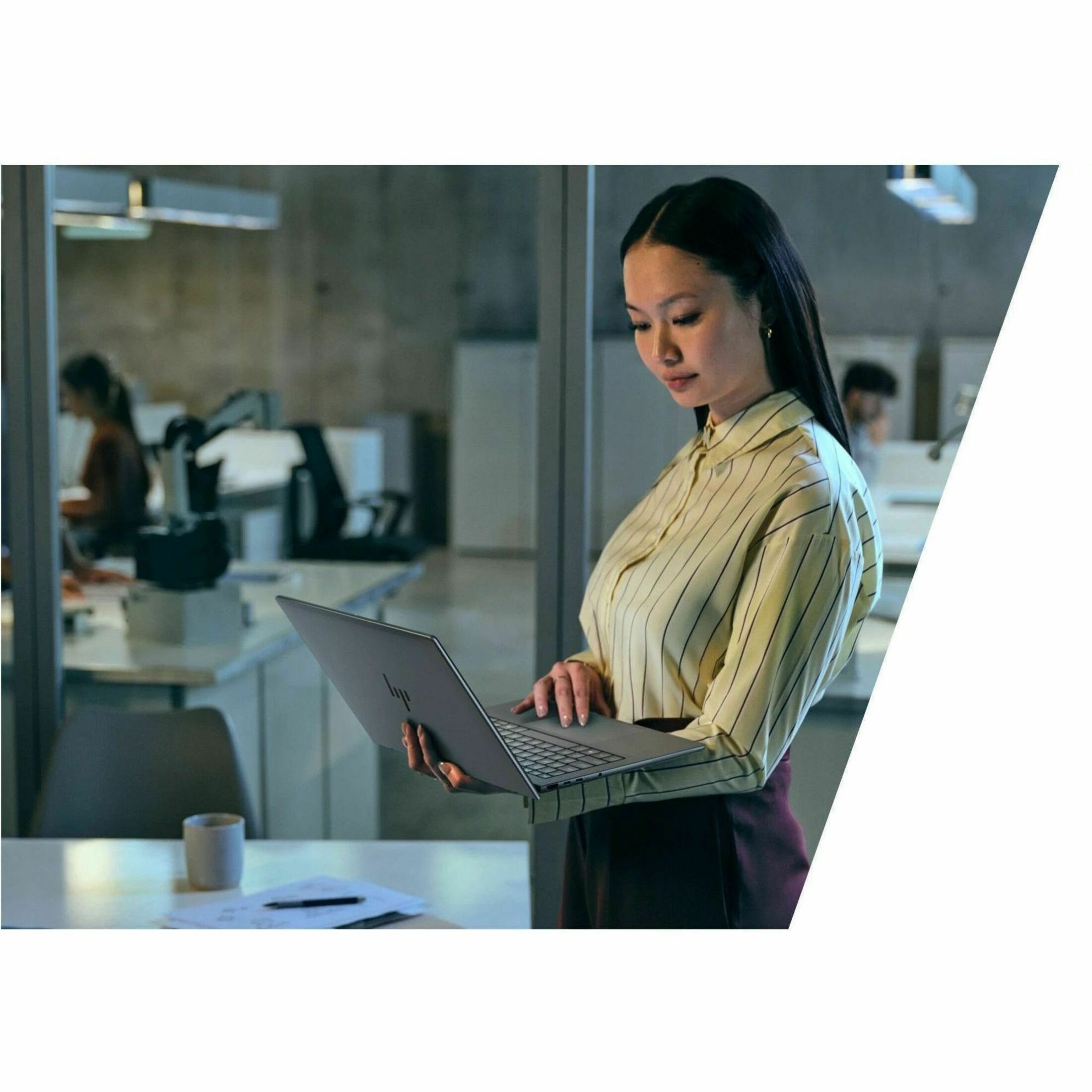 HP ZBook 8 G2i 16" Copilot+ PC Mobile Workstation - WQUXGA - Intel Core Ultra 7 Series 3 366H - 64 GB - 1 TB SSD - French, English Keyboard - Meteor Silver Aluminum - Intel Chip - 3840 x 2400 - Windows 11 Pro - NVIDIA with 6 GB, Intel - In-plane Switching (IPS) Technology, DreamColor - Front Camera/Webcam - IEEE 802.11be Wireless LAN Standard - Wi-Fi 7 — alternate image10
